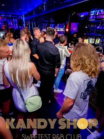The crowd at Kandy Shop during a 'Uni O Week' event. It's always fun to welcome new and returning students with a night of great music.