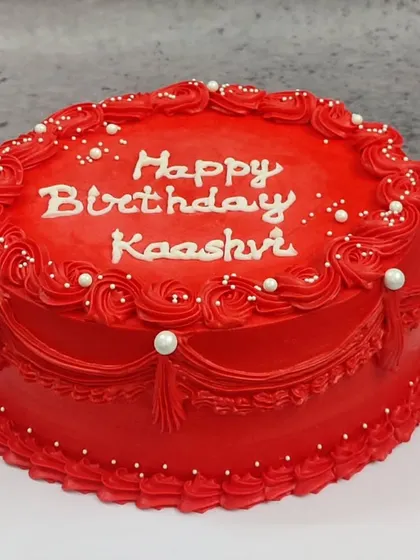 A princely vintage cake in a bold red color. The intricate white piping and pearl details give it a royal and classic feel.