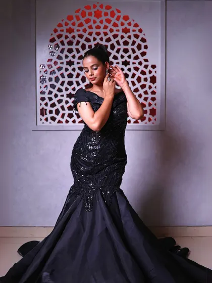 A full-length shot of the black fish-cut gown, showcasing its dramatic mermaid silhouette.
