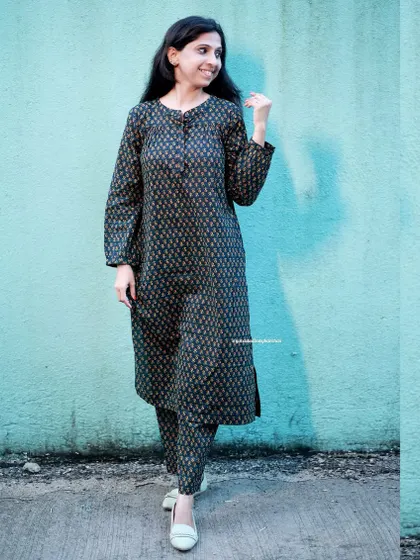 Prints that pop. This dark printed co-ord set features a straight kurta with balloon sleeves and matching pants for a chic, modern-traditional look.