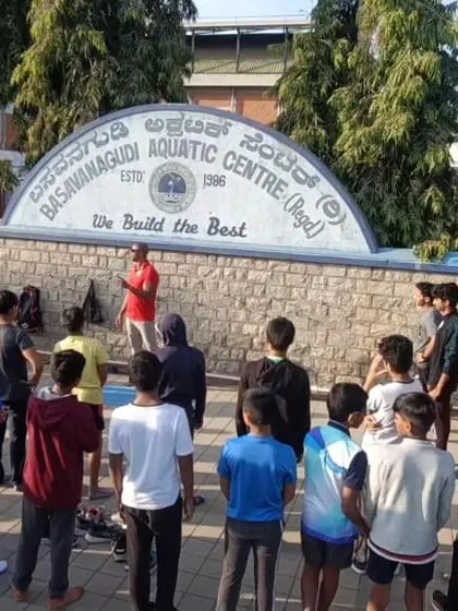 Coach Atiba Wade mentoring our swimmers on fitness. These sessions cover everything from strength and conditioning to the importance of proper nutrition for a high performance athlete.