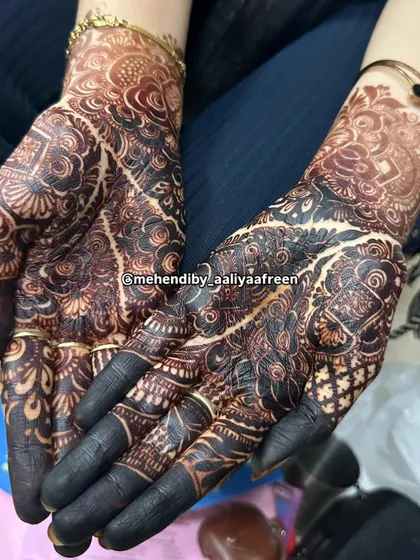 Another shot of the amazing dark stain, showing the richness of my homemade henna.