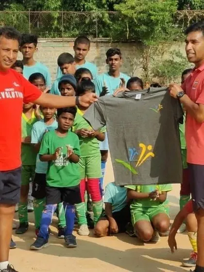 We were thrilled to have Vickram Kanth visit our academy. Here I am presenting him with a JFHA t-shirt as a token of our gratitude for sharing his knowledge with our young players.