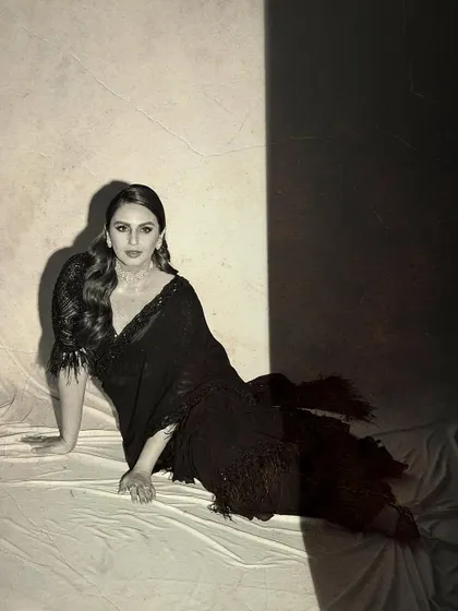 This look is all about old-world glamour. I styled this black fringed saree with a diamond choker and classic Hollywood waves for a dramatic and sophisticated evening look. The black and white photo adds to the timeless feel.