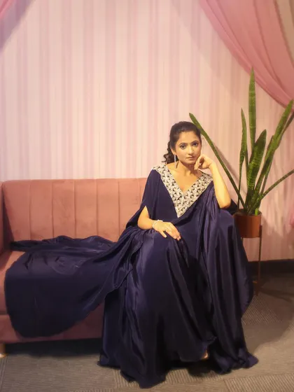 The full, dramatic look of the navy blue kaftan set. The flowing silhouette is both regal and comfortable.