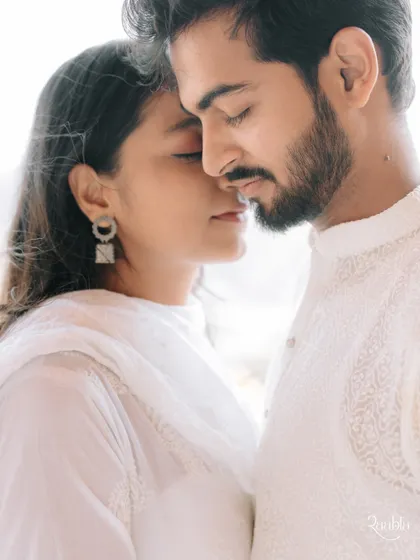 A quiet moment of connection. This close-up of the couple with their eyes closed, foreheads touching, speaks volumes about their calm and deep love.