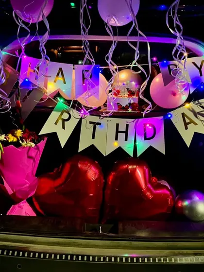 A birthday surprise on the go. I can decorate a car boot with balloons, a "Happy Birthday" banner, fairy lights, and even a bouquet and cake, making for a unique and memorable reveal for your loved one.