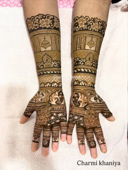 A classic design featuring traditional Rajasthani elements. The palms showcase majestic elephants, while the arms are adorned with jharokha windows and temple bells, creating a rich, cultural look.
