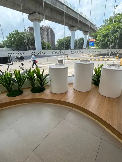 A curved seating area by the large glass window of the Ahmedabad showroom. This design feature takes advantage of the view and natural light, creating a nice spot for customers to wait or try out devices.