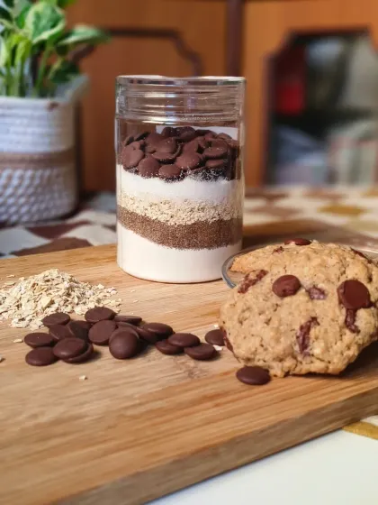 A deconstructed view of my Oats and Choco-chip Cookie Mix. You can see the quality ingredients, like wholesome oats and generous Callebaut chocolate chips, layered beautifully in the jar, ready for you to bake at home.