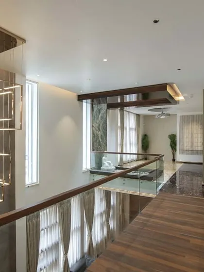 This is a duplicate of ID 60. This bridge corridor connects two sections of the upper floor, overlooking a double-height space.
