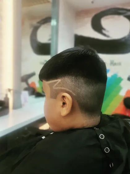 Another angle of the "Z" design, showing how cleanly the lines are executed for a sharp and stylish look.