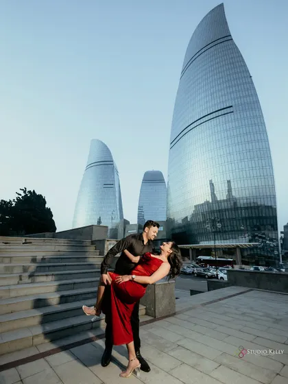 A classic romantic dip pose with a modern twist, set against the futuristic architecture of Baku. The image perfectly balances intimacy with a grand, impressive background.