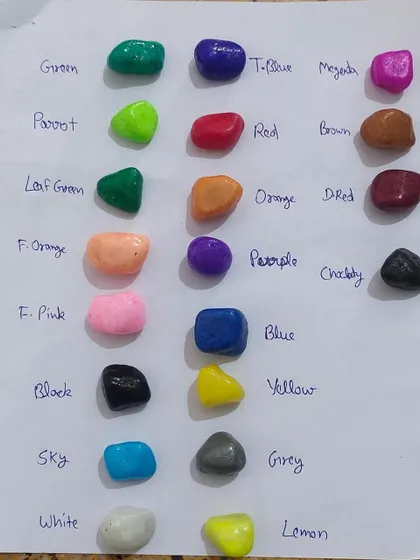 I offer a wide range of polished pebbles in many colors. This chart shows some of the available options, from green and blue to red and black.