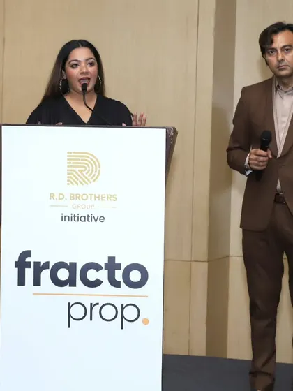 Co-hosting a segment during the Fracto Prop launch. I often collaborate with company insiders or other speakers to deliver presentations that are both informative and dynamic.