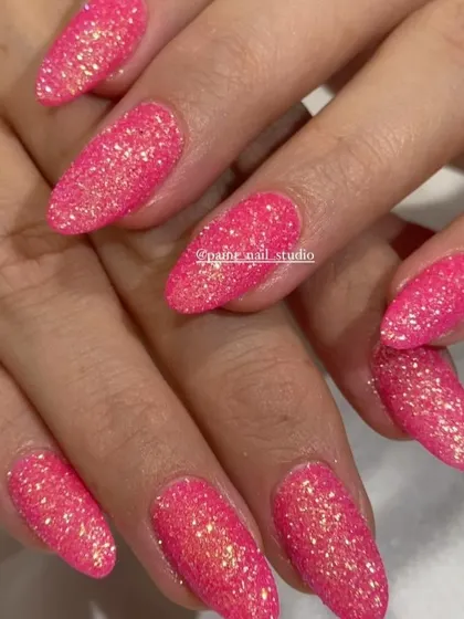 For the ultimate pink lover, this set is pure magic. I used a super sparkly, reflective pink glitter for full coverage, creating a look that’s impossible to ignore.