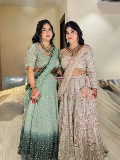 The two sisters together again, looking stunning.