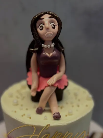 A close-up of the handmade fondant topper for the shopaholic cake. I focus on getting the little details right, from her pose to the pearl necklace.