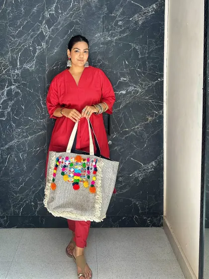 The full look, showing how the oversized tote bag is both stylish and practical.