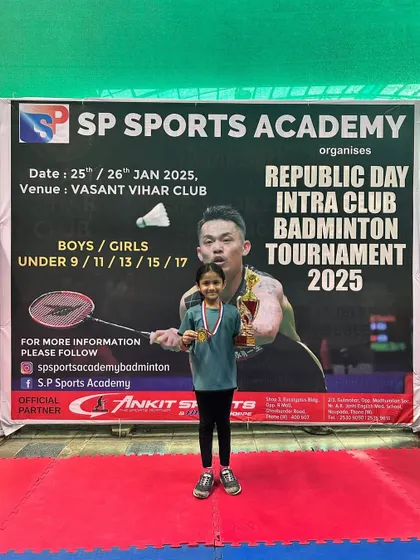Here is our U-9 Girls winner, Nirvi Manudhane, with her trophy. A future star in the making!