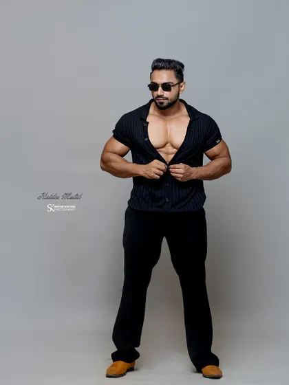 Now you know. A confident pose from a professional photoshoot.