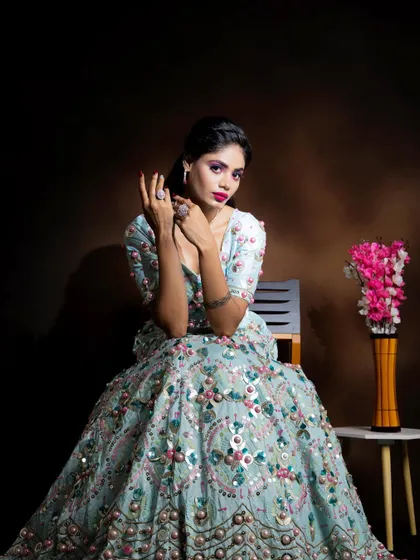 A final shot of this elegant party look. Join our course to learn how to create makeup for all kinds of events and outfits.