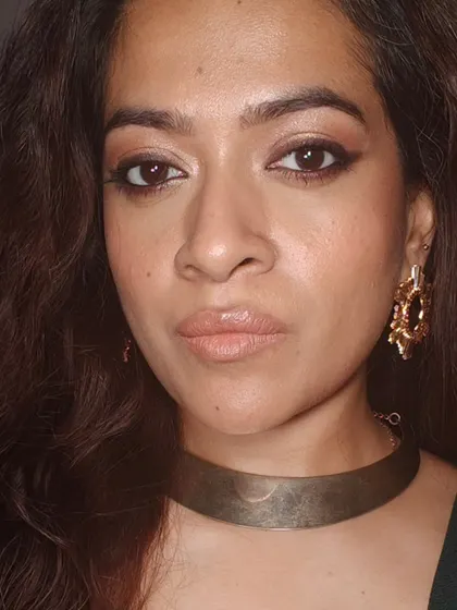 My festive, golden-hour makeup look for Christmas. It's all about a warm, golden glow on the eyes and skin.