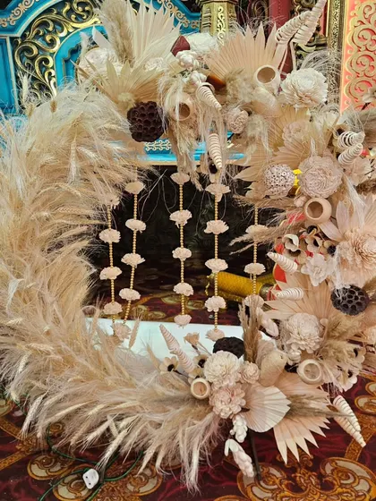 This detailed shot shows the beautiful textures of my boho-style decor, using a variety of dried and preserved natural elements.