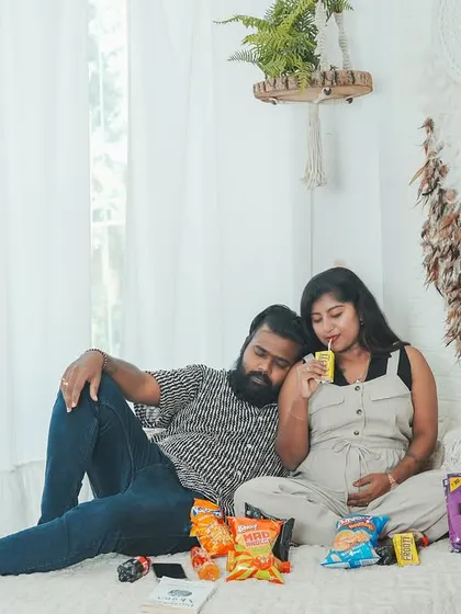 This fun-loving couple chose a casual, playful theme with snacks, showing a different and very real side of the pregnancy journey.