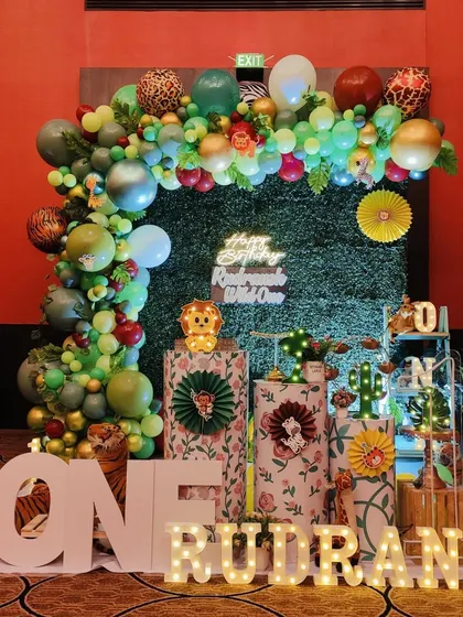 The full view of the "Wild One" setup, including light-up marquee letters for the child's name and age, surrounded by tiger props.