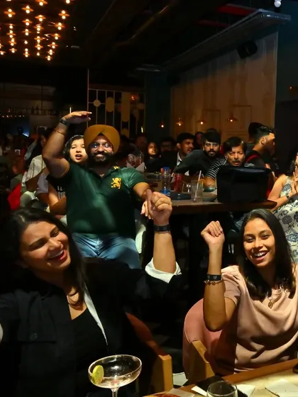Vibe hai, vibe hai! The energy from the crowd is what fuels us. Look at that 'balle balle' in the back!