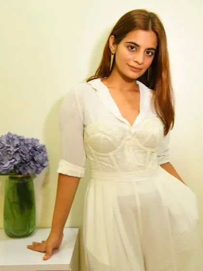 A more posed shot, but still feeling comfortable and confident in my all-white ensemble.