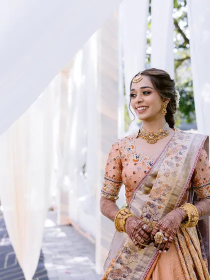 A final, joyful portrait of the bride. Her happiness is the best accessory, perfectly complemented by the radiant and timeless makeup look.