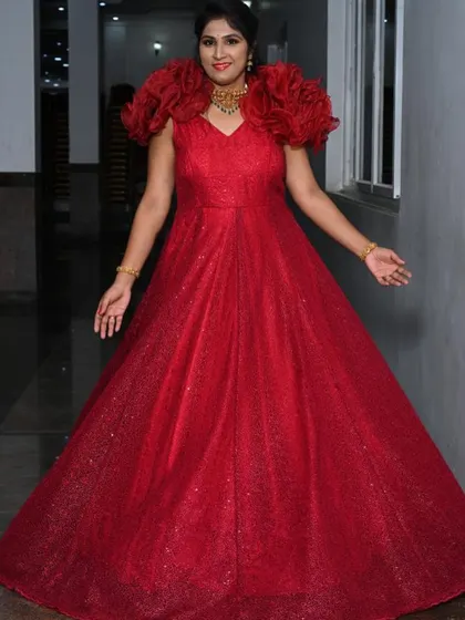 Shruthi looking absolutely glamorous in her custom red gown. The statement sleeves are the highlight of this outfit.