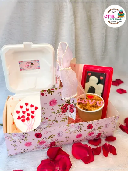 A beautiful floral gift box for Valentine's Day. It includes a heart-themed bento cake, a "LUV" cake tub, and a romantic chocolate bar card.