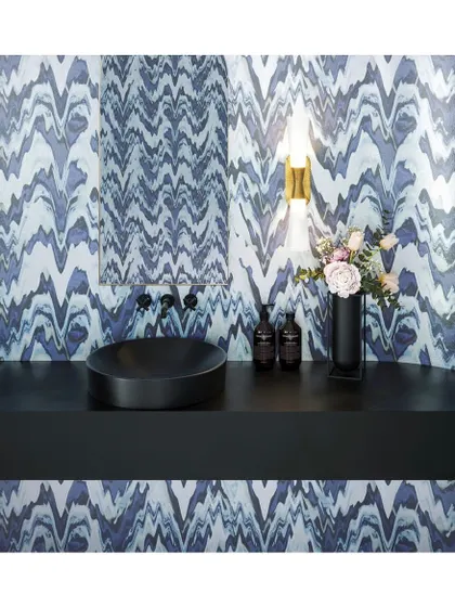 This chic wallpaper with its striking blue and white zig-zag pattern is an absolute showstopper. It's a contemporary and graphic choice that adds energy and movement to a modern powder room.