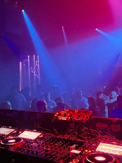 Another shot from the Labyrinth Club after party. The lights and sound system in this club are top notch.