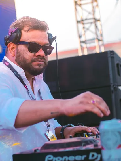 Another close-up from my Holi set. The energy was non-stop.