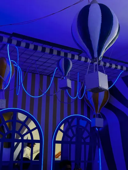 From concept to execution in just 42 hours. This St. Tropez inspired decor in Ahmedabad involved transforming a bungalow with custom-painted walls, fruit-based installations, and unique props, all on a tight deadline.