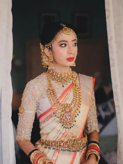 Another view of this stunning bride. The intricate details of her gold embroidered blouse and traditional jewelry are simply breathtaking.