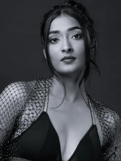 A serious and direct black and white portrait, a great addition to a model's portfolio.