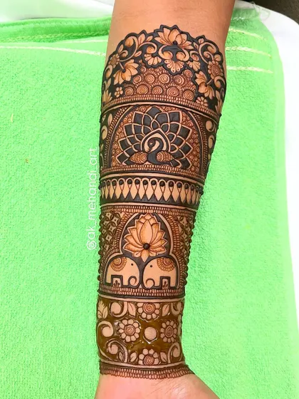 This intricate arm band features both a peacock and elephants, combining multiple figurative elements into one stunning piece.