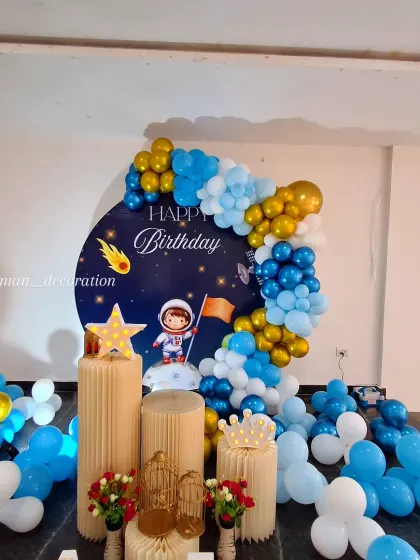 A slightly different arrangement of the space-themed decor, showing the flexibility of the setup.