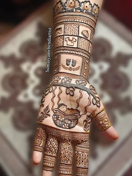 Mehendi for a baby shower is such a joy. I can create custom designs with cute motifs like baby feet, cradles, or little toys to help you celebrate the upcoming arrival of your little one.