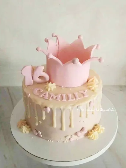 A sweet 16th birthday cake fit for a princess. This drip cake is topped with a pink crown and features the birthday girl's name, making it a fun and celebratory design.