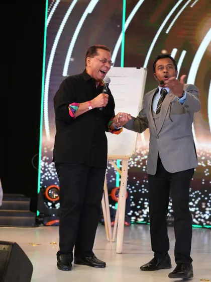 A recent show performed for MetroBrands in Mumbai. Here I am, sharing a laugh with a volunteer on stage, creating a fun and interactive experience for their team.