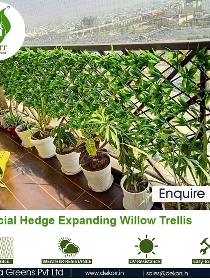 This is another example of the artificial hedge trellis, which is perfect for creating privacy on a balcony. It's a simple, expandable solution that adds a layer of greenery without taking up floor space.