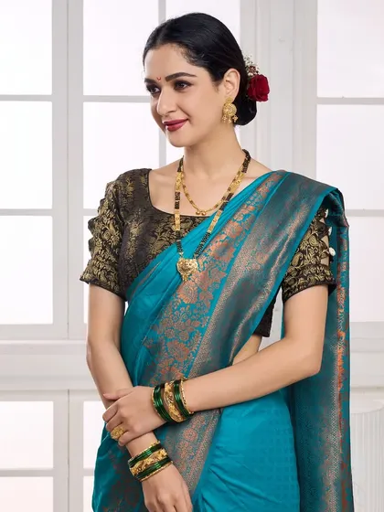 Another look at the Maharashtrian jewellery set, this time with the model looking away, providing a versatile image for promotional banners.