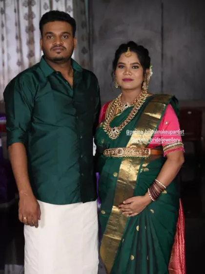 Another lovely portrait of the couple.
