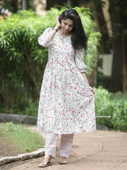 Shining bright in this white floral printed set for Navratri. The kurta has pockets and can be worn as a dress, offering purity and devotion in style.